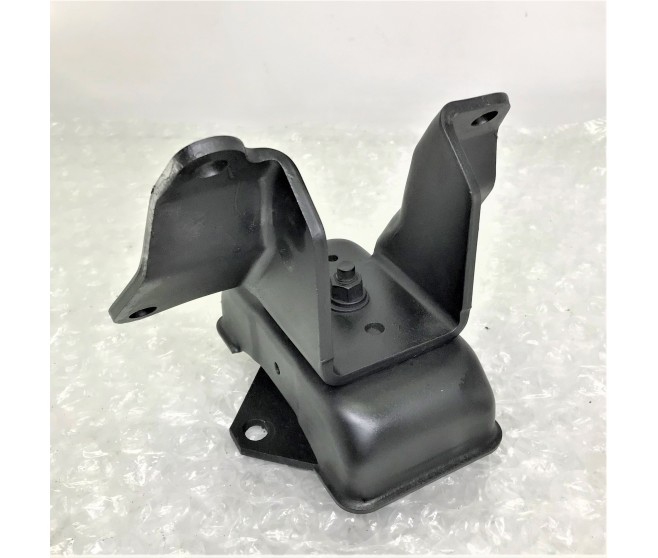 LEFT ENGINE MOUNT FOR A MITSUBISHI DELICA SPACE GEAR/CARGO - PD8W