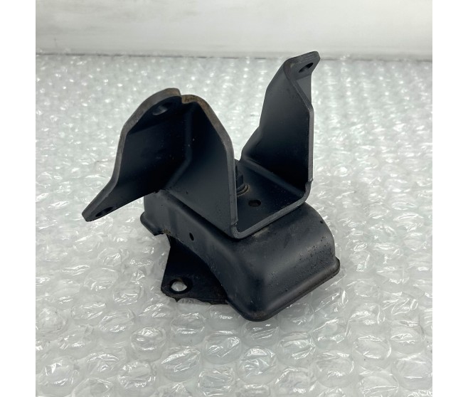 LEFT ENGINE MOUNT FOR A MITSUBISHI DELICA SPACE GEAR/CARGO - PD8W