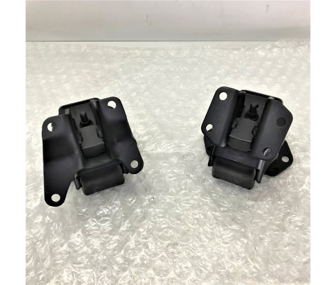 ENGINE MOUNTS LEFT AND RIGHT FOR A MITSUBISHI V60,70# - ENGINE MOUNTING & SUPPORT