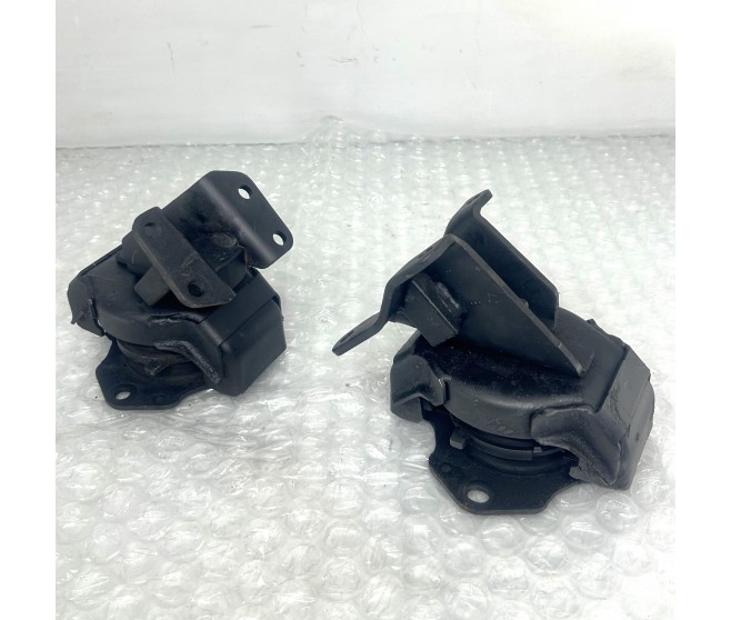 ENGINE MOUNT RIGHT AND LEFT FOR A MITSUBISHI V60# - ENGINE MOUNT RIGHT AND LEFT