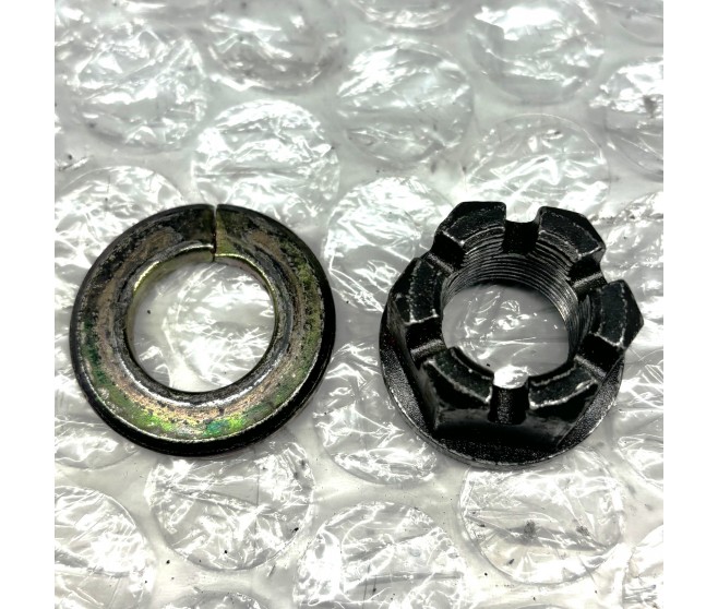 FRONT WHEEL HUB NUT AND WASHER FOR A MITSUBISHI FRONT AXLE - 