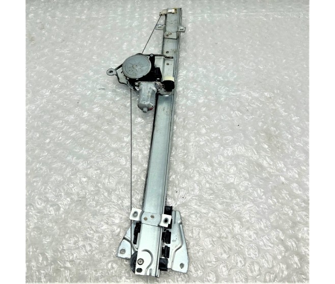 WINDOW REGULATOR AND MOTOR FRONT LEFT FOR A MITSUBISHI V70# - WINDOW REGULATOR AND MOTOR FRONT LEFT