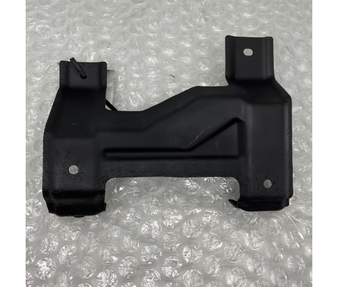 BUMPER STAY BRACKET FRONT RIGHT FOR A MITSUBISHI V60,70# - FRONT BUMPER & SUPPORT