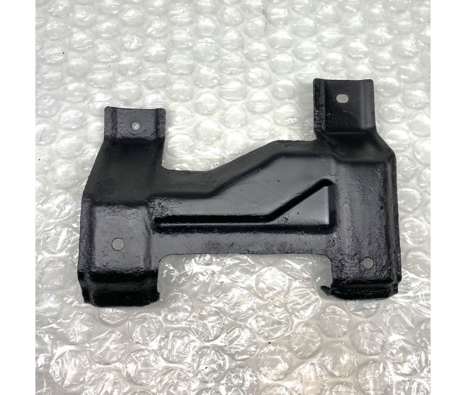 BUMPER STAY BRACKET FRONT RIGHT