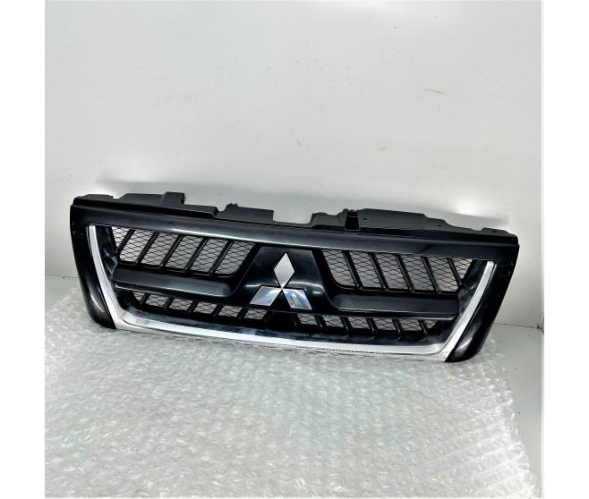 RADIATOR GRILLE BLACK AND CHROME FOR A MITSUBISHI V70# - RADIATOR GRILLE BLACK AND CHROME