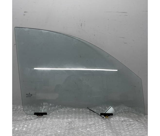 DOOR GLASS FRONT RIGHT FOR A MITSUBISHI L200,L200 SPORTERO - KB9T