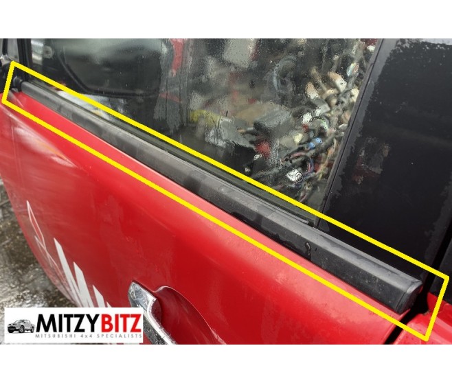 DOOR TO GLASS WINDOW SEAL FRONT LEFT FOR A MITSUBISHI PAJERO SPORT - KH6W