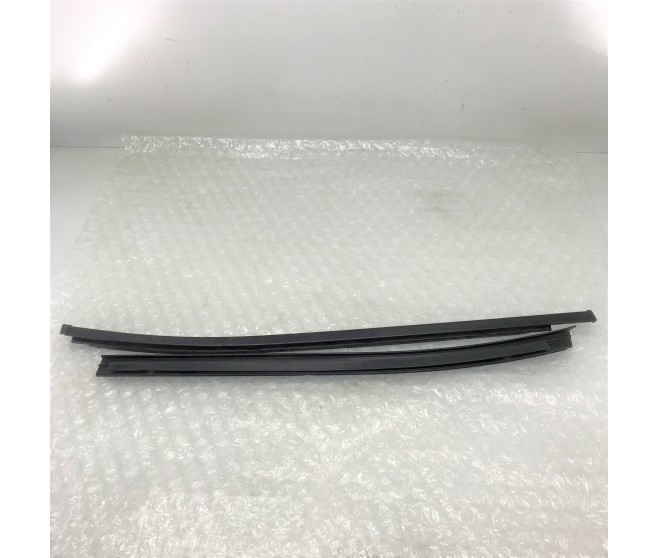 MOULDING AND WEATHERSTRIP REAR RIGHT WINDOW FOR A MITSUBISHI L200,L200 SPORTERO - KB9T