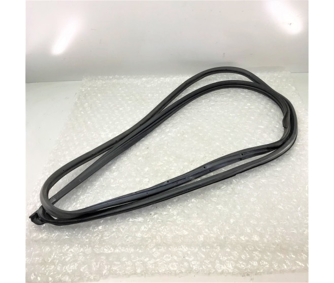 WEATHERSTRIP FRONT DOOR OPENING OUTER LEFT FOR A MITSUBISHI MONTERO SPORT - KH9W