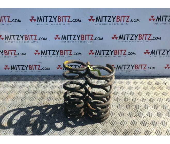 REAR COIL SPRINGS X2 FOR A MITSUBISHI V60,70# - REAR COIL SPRINGS X2