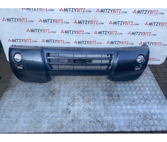 03-06 DARK GREY FRONT BUMPER WITH FOG LAMPS FOR A MITSUBISHI PAJERO - V78W