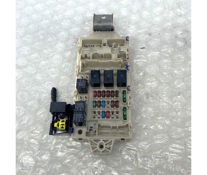 INTERIOR FUSE AND RELAY BOX BOARD FOR A MITSUBISHI V80,90# - INTERIOR FUSE AND RELAY BOX BOARD