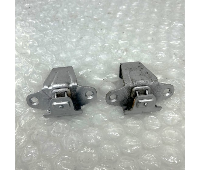REAR BODY GATE LATCH RIGHT AND LEFT FOR A MITSUBISHI L200 - KB4T