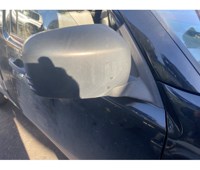FRONT RIGHT MANUAL WING MIRROR  FOR A MITSUBISHI L200 - KB4T