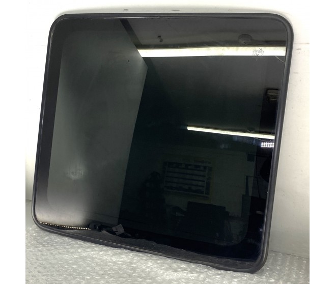 SUNROOF GLASS FOR A MITSUBISHI V60,70# - ROOF & LID