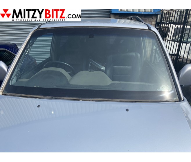 WINDSHIELD WINDSCREEN GLASS ( COLLECTION ONLY ) FOR A MITSUBISHI V90# - WINDSHIELD WINDSCREEN GLASS ( COLLECTION ONLY )