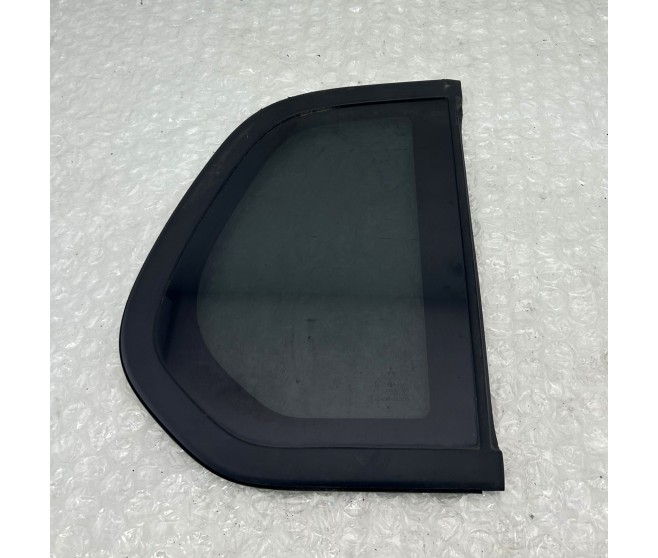 CAB WINDOW GLASS REAR LEFT FOR A MITSUBISHI L200,L200 SPORTERO - KB4T