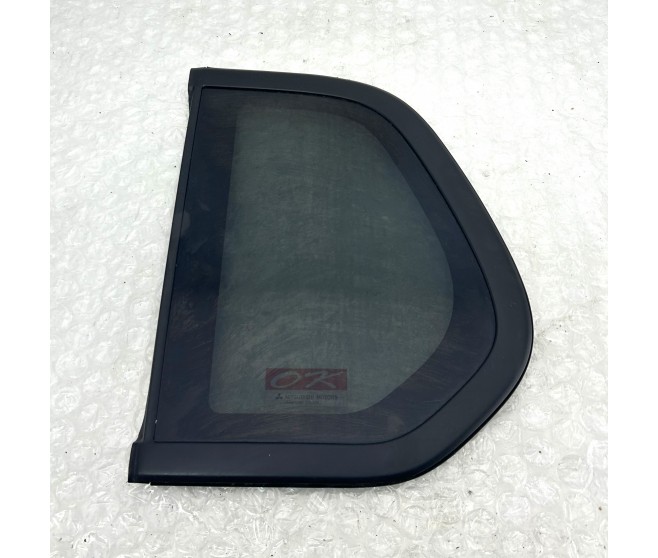 CAB WINDOW GLASS REAR RIGHT FOR A MITSUBISHI L200,L200 SPORTERO - KB9T