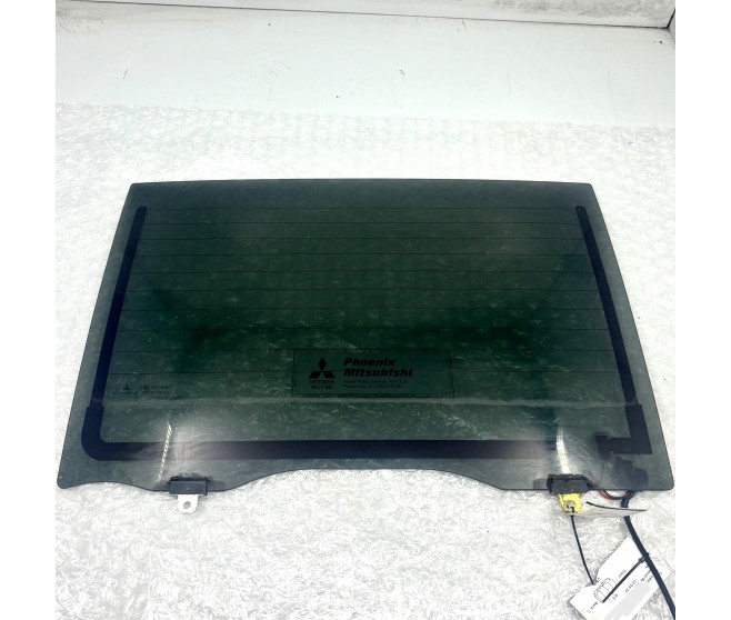 REAR CAB GLASS FOR A MITSUBISHI L200 - KB4T