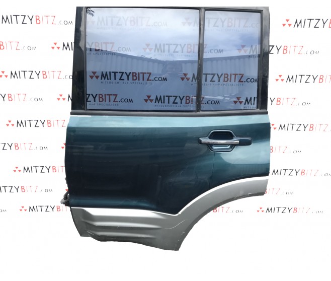 GREEN REAR LEFT BARE DOOR PANEL ONLY FOR A MITSUBISHI PAJERO/MONTERO - V78W