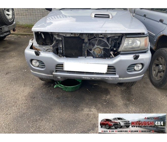 COMPLETE FRONT BUMPER + FOG LAMPS FOR A MITSUBISHI BODY - 