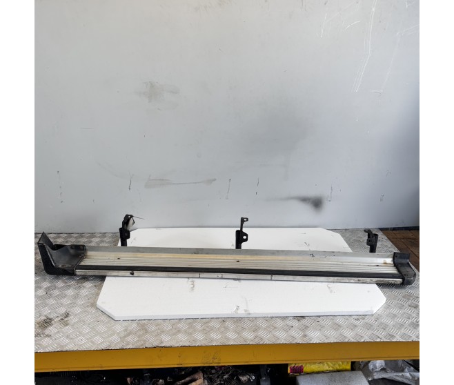 RIGHT SIDESTEP FOR A MITSUBISHI V20-50# - STEP PLATE