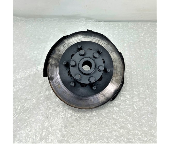FRONT RIGHT HUB AND KNUCKLE FOR A MITSUBISHI PAJERO - V33W