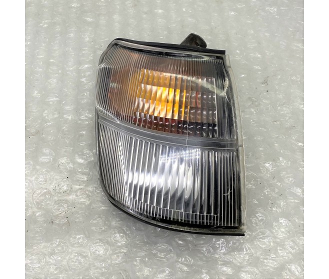 FRONT INDICATOR LAMP RIGHT NO WIRING LOOM FOR A MITSUBISHI PAJERO - V45W