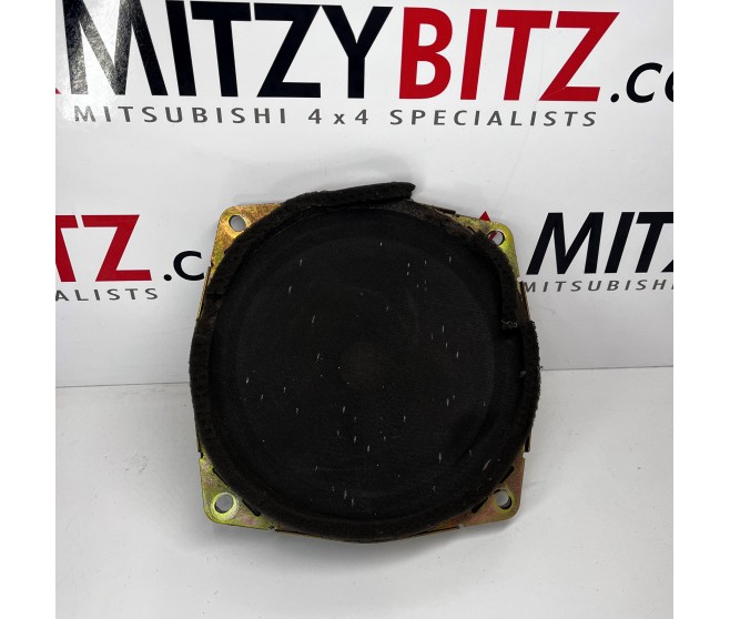 FRONT DOOR SPEAKER FOR A MITSUBISHI PAJERO - V33W