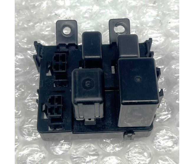 RELAY BOX AND RELAYS FOR A MITSUBISHI V20-50# - RELAY BOX AND RELAYS