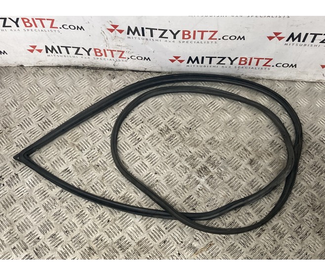 FRONT LEFT DOOR WEATHERSTRIP FOR A MITSUBISHI L200 - K72T
