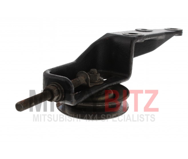 AIR CON TENSION PULLEY AND BRACKET FOR A MITSUBISHI STRADA - K74T