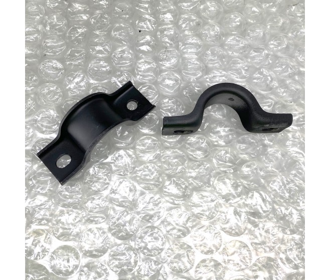 FRONT ANTI ROLL BAR D BUSH BRACKET FOR A MITSUBISHI FRONT SUSPENSION - 