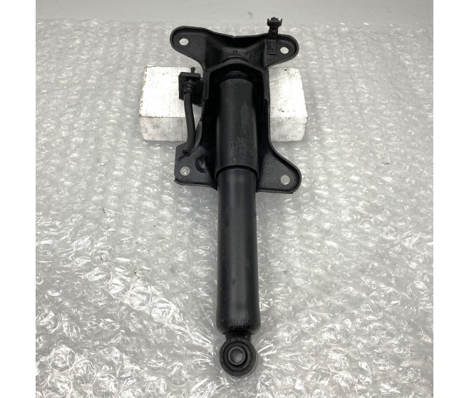 FRONT SHOCK ABSORBER WITH DRIVERS SIDE BRACKET FOR A MITSUBISHI DELICA SPACE GEAR/CARGO - PE8W