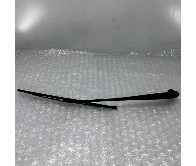 WIPER ARM FRONT RIGHT FOR A MITSUBISHI CHASSIS ELECTRICAL - 