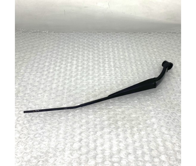 FRONT DRIVER WIPER ARM FOR A MITSUBISHI SPACE GEAR/L400 VAN - PC5W
