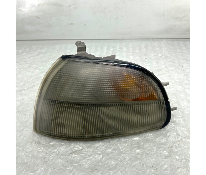 INDICATOR LAMP LIGHT FRONT LEFT FOR A MITSUBISHI DELICA SPACE GEAR/CARGO - PB5W
