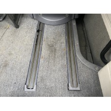 MIDDLE ROW CAPTAIN SEAT RUNNER RAILS