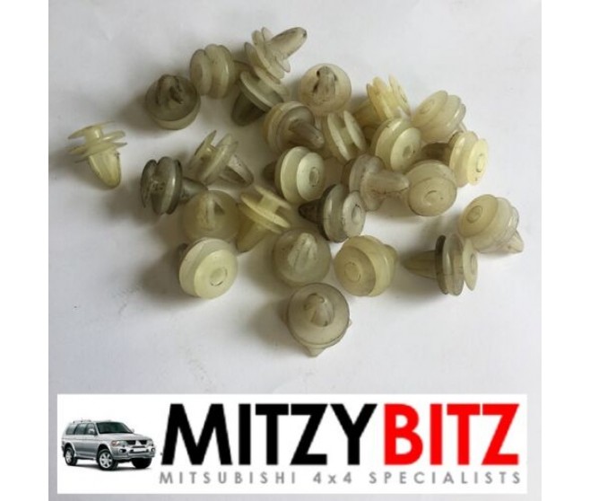 26 WHEEL ARCH TRIM HOLDING CLIPS FOR A MITSUBISHI K60,70# - 26 WHEEL ARCH TRIM HOLDING CLIPS