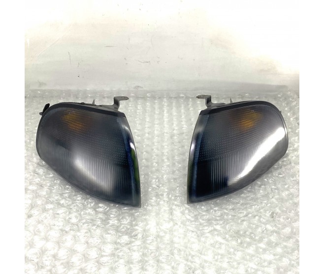 LEFT AND RIGHT TINTED INDICATOR LAMPS FOR A MITSUBISHI DELICA SPACE GEAR/CARGO - PB5W