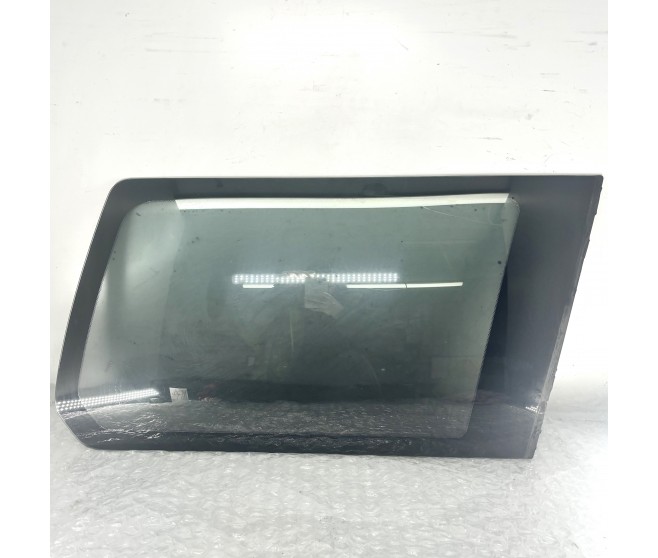 REAR QUARTER GLASS WINDOW RIGHT FOR A MITSUBISHI MONTERO SPORT - K86W