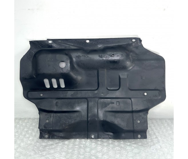 UNDER ENGINE MIDDLE SKID PLATE SUMP GUARD FOR A MITSUBISHI L200 - K74T