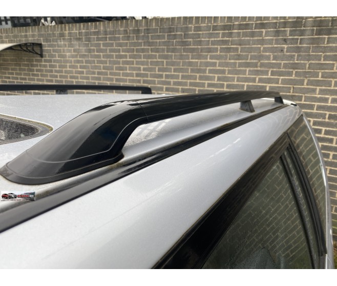 ROOF RACK BAR LEFT FOR A MITSUBISHI BODY - 