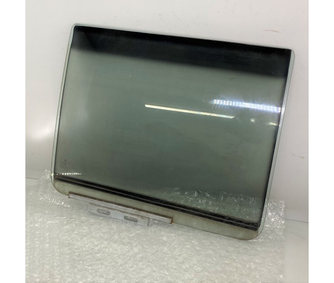 DOOR GLASS REAR RIGHT FOR A MITSUBISHI K80,90# - REAR DOOR PANEL & GLASS