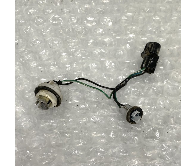 FRONT SIDE LAMP WIRING FOR A MITSUBISHI L200 - K74T
