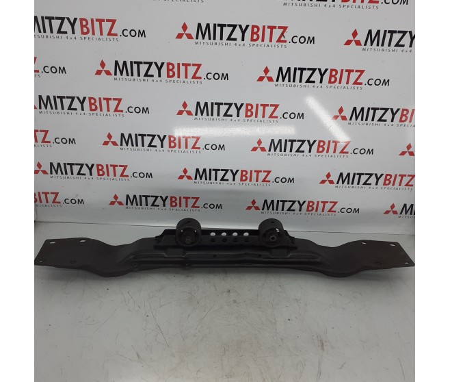 GEARBOX CROSSMEMBER FOR A MITSUBISHI PAJERO - V25W