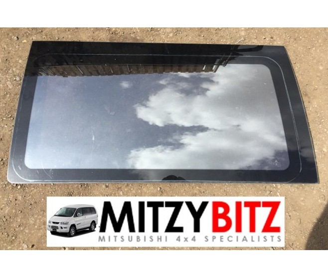 REAR LEFT SLIDING DOOR WINDOW GLASS FOR A MITSUBISHI DELICA SPACE GEAR/CARGO - PD6W