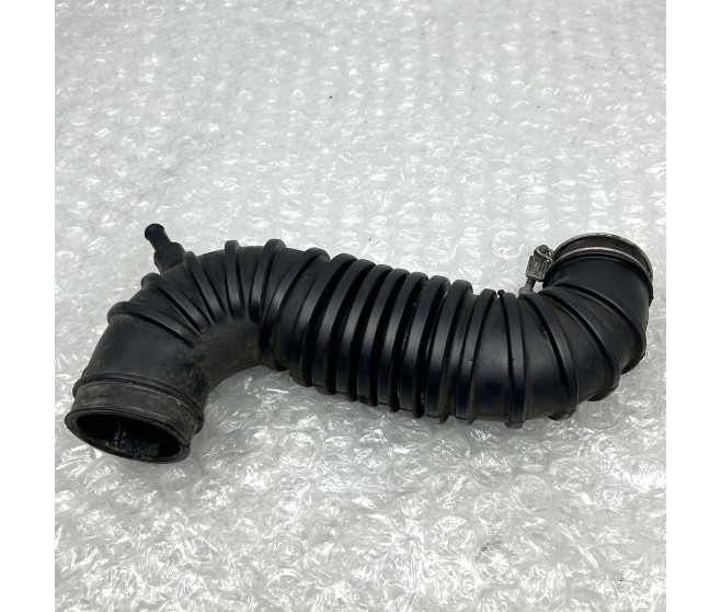 AIR CLEANER TO TURBO DUCT FOR A MITSUBISHI PAJERO/MONTERO - V44W