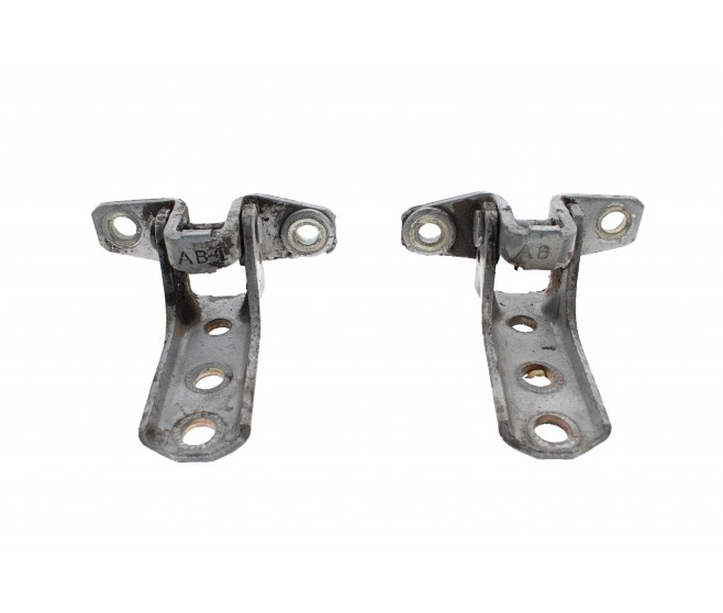 DOOR HINGES FRONT UPPER AND LOWER FOR A MITSUBISHI RVR - N74WG