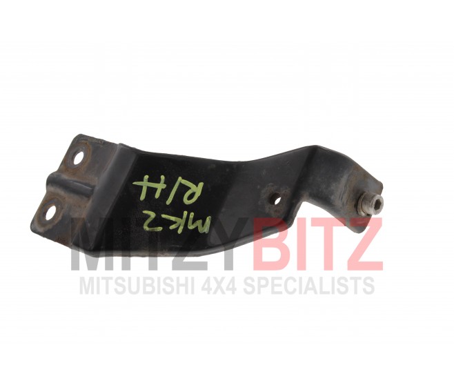FRONT RIGHT GRILLE HOLDING BRACKET FOR A MITSUBISHI V10-40# - FRONT RIGHT GRILLE HOLDING BRACKET